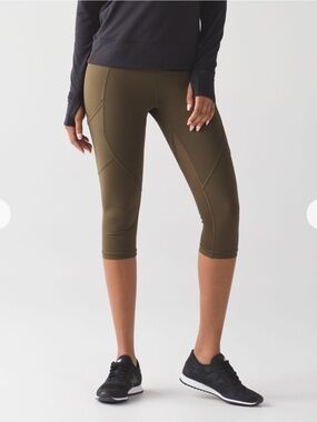 LULULEMON Military Green Outrun 17" Crop Size 6